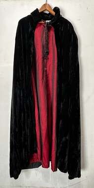 Long Black Crushed Velvet Cloak Red Lining International Costume Inc Vintage